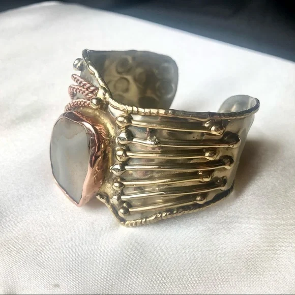 GORGEOUS Tri-Tone Gemstone Cuff - Picture 5 of 10